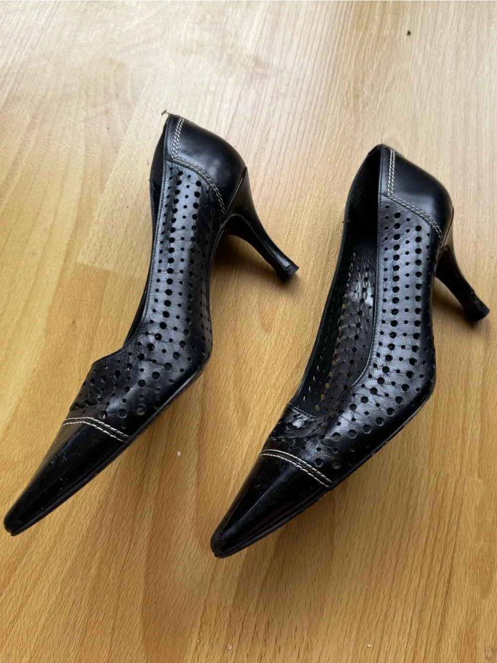 Vintage Stuart Weitzman black leather pointed toe heels